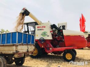 雷沃阿波斯自动驾驶农机点亮
